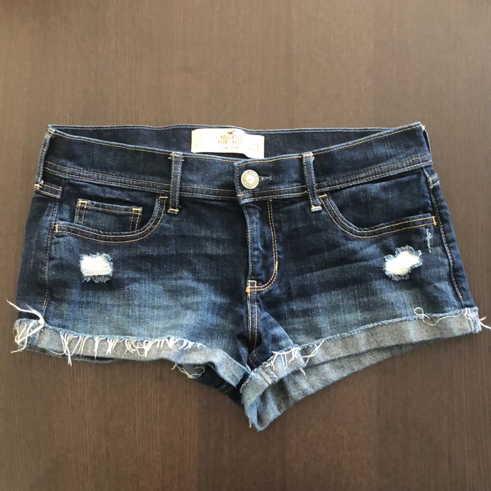 Hollister Low Rise Short Short Size 7 (28)